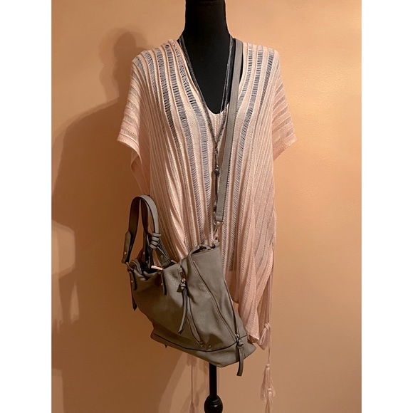 Large Maurices Purse. Tan/grayish pebbled color - Picture 3 of 8